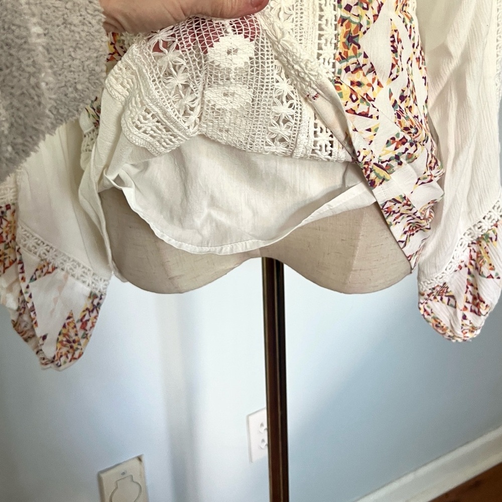 Soleillee Boho Crochet Lace Peasant Blouse Tassel Tie Cream Rayon Top Size M - Picture 9 of 9
